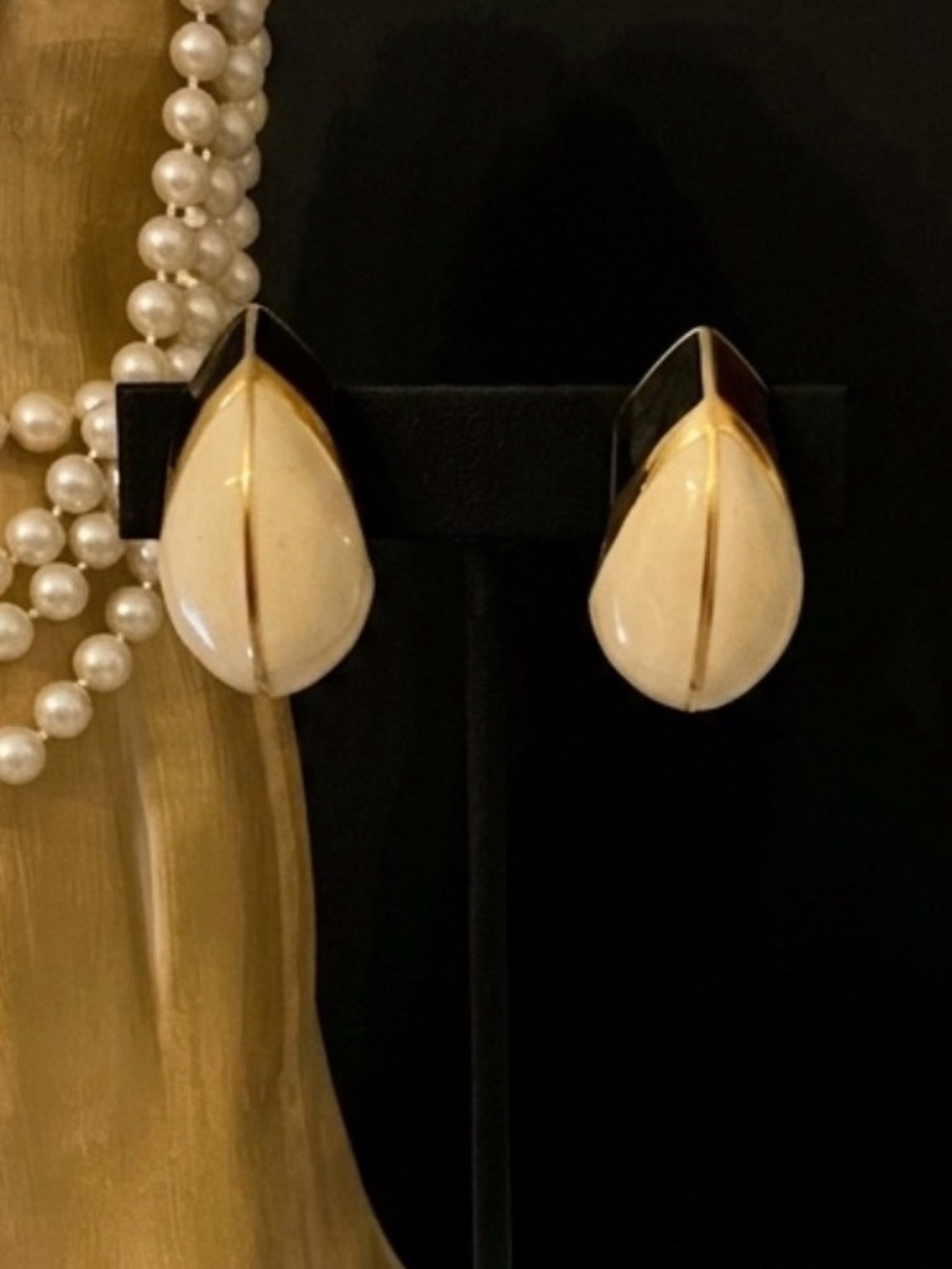 #315 ST. JOHN Vintage Half-Hoop Clip-on Earrings